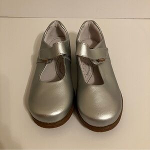 Pediped FLEX® ANN. Silver Mary Jane. Size 33 (US 1.5-2) Like new condition.